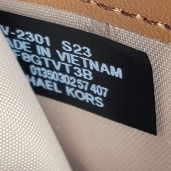 🎀 Michael Kors 3 SET Matching Shoulder Bag Tote Handbag Wallet Charm Pom NWT - Picture 8 of 14